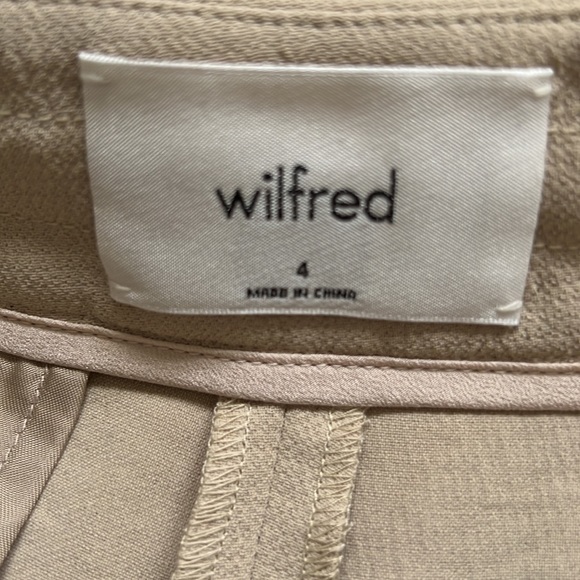 Aritzia- Wilfred Tan shorts w/pockets, Hooke/eye & ribbon front tie, size 4 - Picture 3 of 5